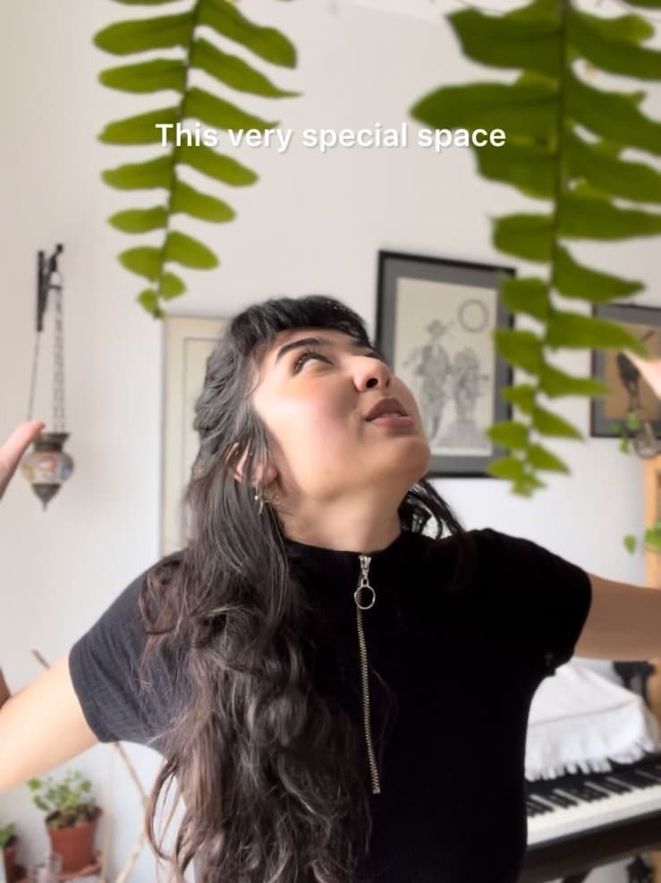 Que bom que você chegou! Esse cantinho vem sido preparado com muito carinho pra que nosso contato seja cada vez mais próximo e real.
Mal posso esperar para dividir tudo isso com você - e ó, já tem conteúdo no ar!
Até já, Mari