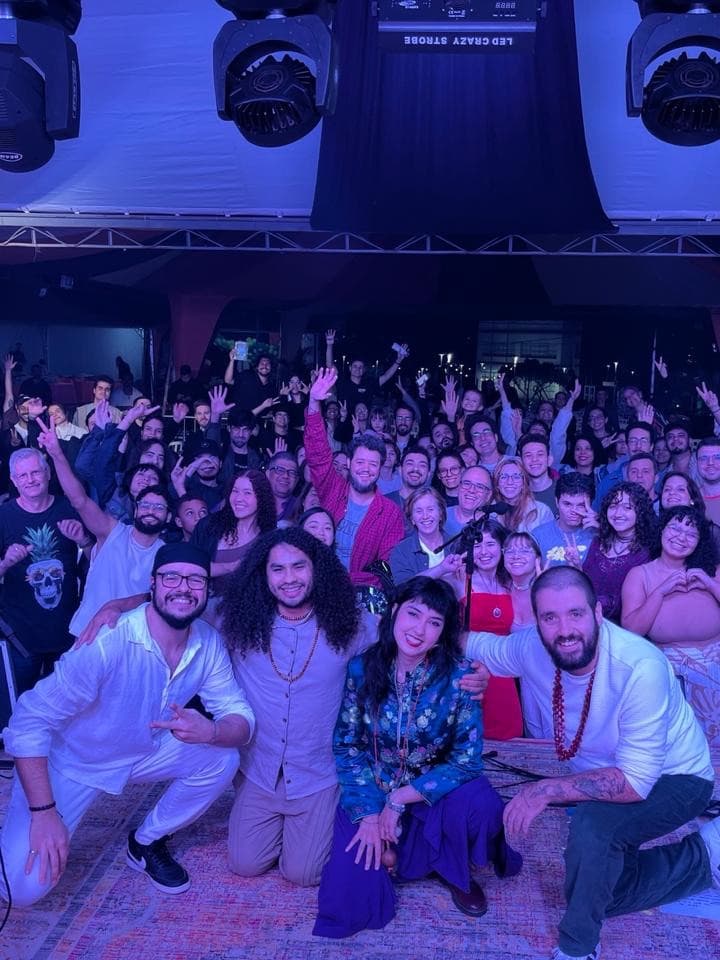 Episódio 1 - Show no Paraná em menos de 24 horas. Primeiro vídeo de bastidores por aqui (não se preocupe, minha edição vai melhorar, prometo). Um pouco do que rolou em Cia Norte, Paraná! Até a próxima aventura, Mari