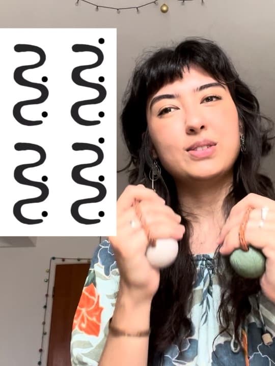 Aula 6 - Shaker ternário. Uma aula explicativa e prática sobre como tocar, escrever e praticar shaker e clicks em ciclos de 3 tempos. Nesta aula uso a música 'Vila do Sossego' do Zé Ramalho para praticar com um anagrama do Método das Esferas. Bons estudos - Mari