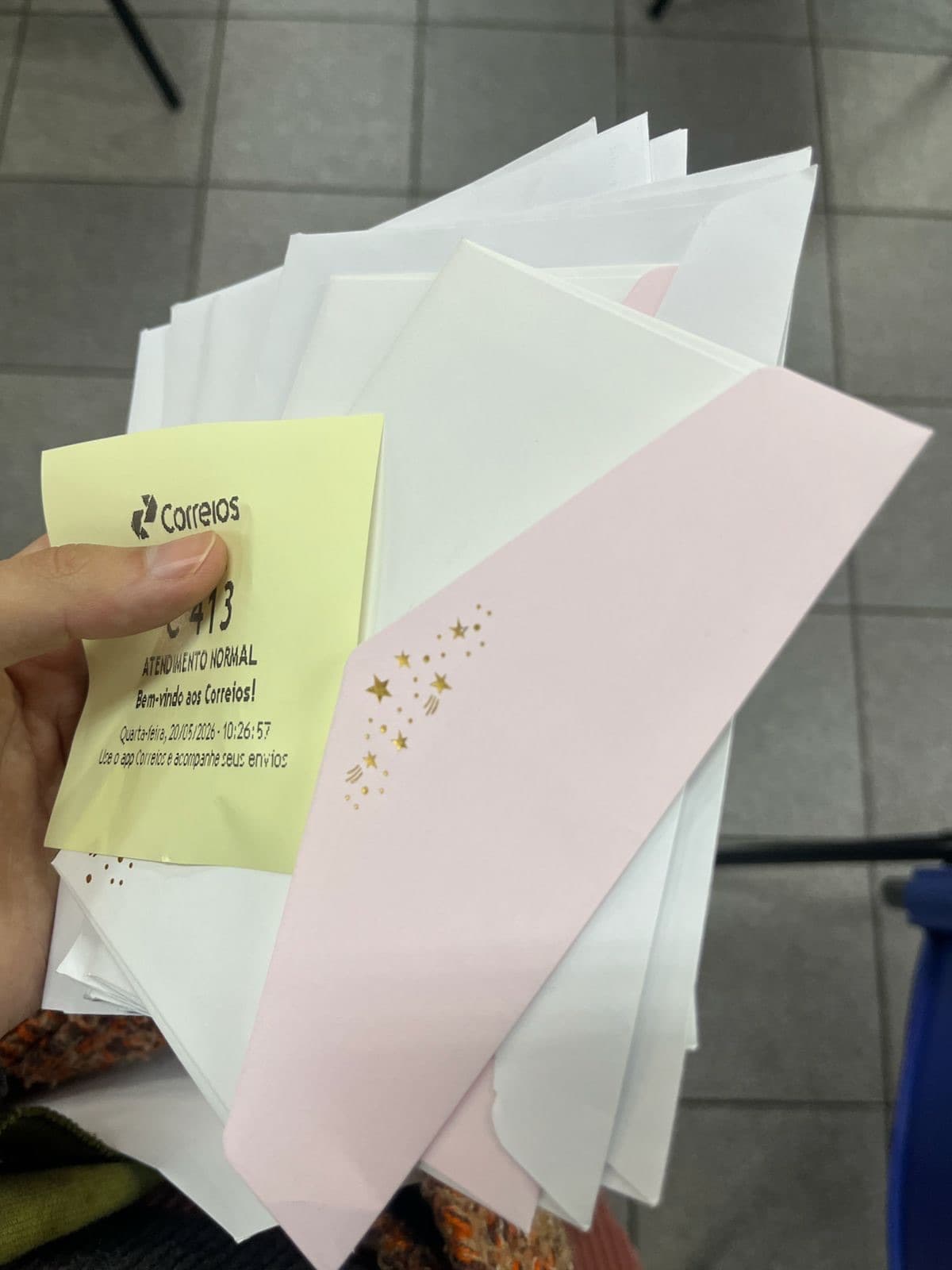 Tem vontade de me mandar algo?? Oi meus amores, feliz de contar pra vocês que abri uma caixa postal! A ideia é abrir um portal real onde vocês poderão me mandar cartas, desenhos... O que quiserem! Vou adorar responder e trocar essas correspondências com vocês. Um Gabinete Punk Analógico, poderia dizer rs Segue infos da caixa postal: Cx postal 23 CEP: 13480-970 Limeira-SP Vocês podem achar essa info também lá no fórum! Com carinho, Mari