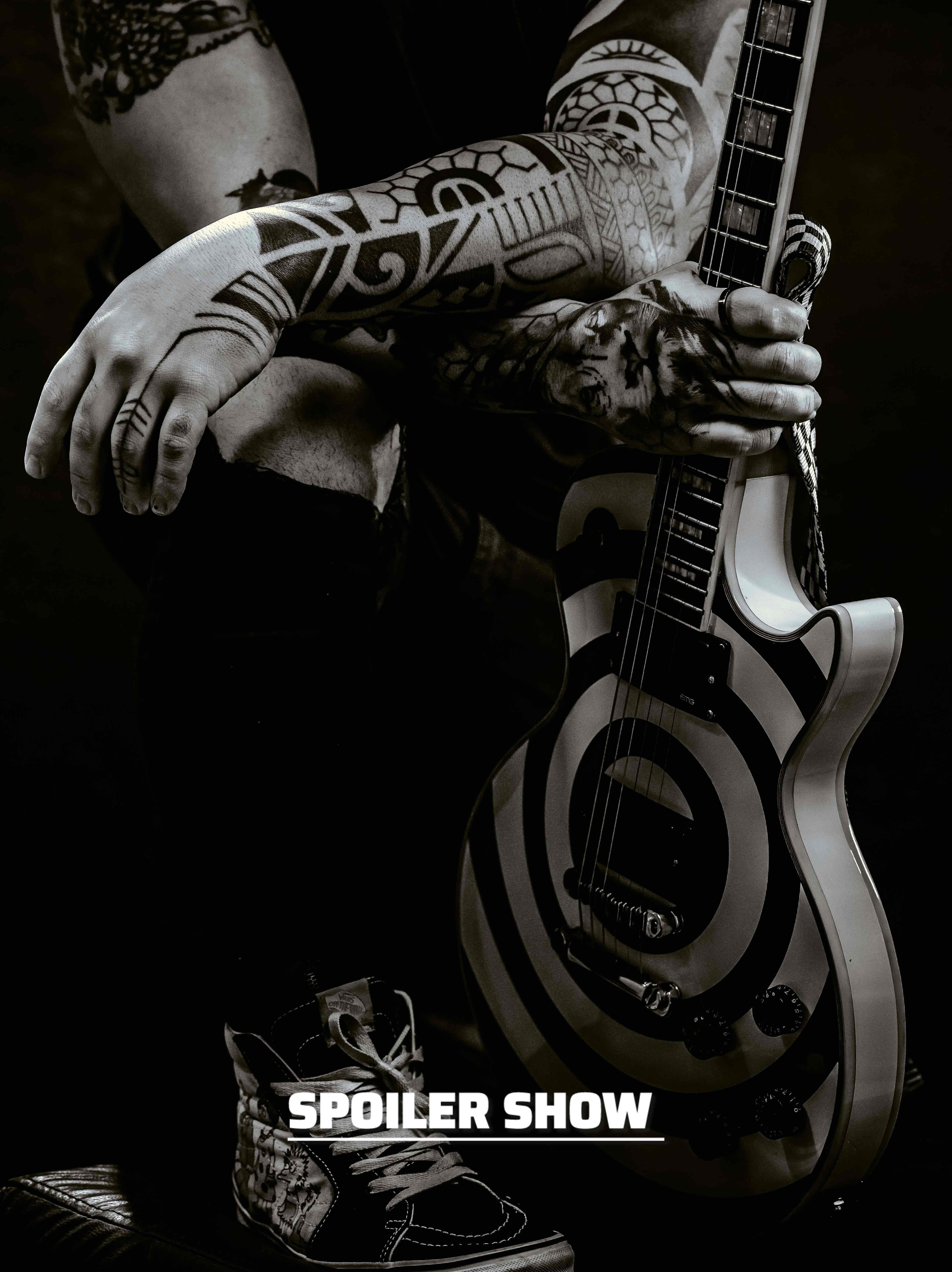 Quando o rock encontra a música eletrônica, coisas interessantes acontecem… Testando novas ideias, misturando referências e criando novas possibilidades para clássicos que atravessaram gerações. Ainda é só um spoiler, mas quis compartilhar um pouco desse processo criativo com vocês. 👀🎸⚡️