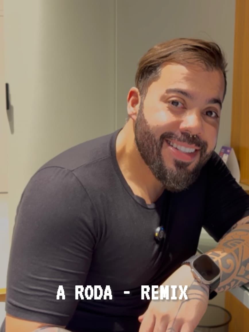 Tem música que a gente lança, segue a vida… e um dia escuta de novo e pensa: caramba, isso aqui ainda tem muita coisa pra viver. 🤍 Hoje foi “A Roda - Remix ”. Vocês lembram dela?