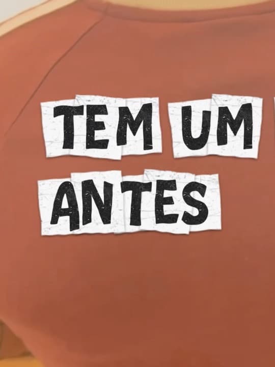 Antes do palco, a música já viveu muita coisa. Nasceu pequena, entre cordas, telas, estrada, silêncio e tentativa. Foi ganhando forma, corpo, até chegar onde todo mundo vê. Mas quase tudo começa longe da luz. 🤍
