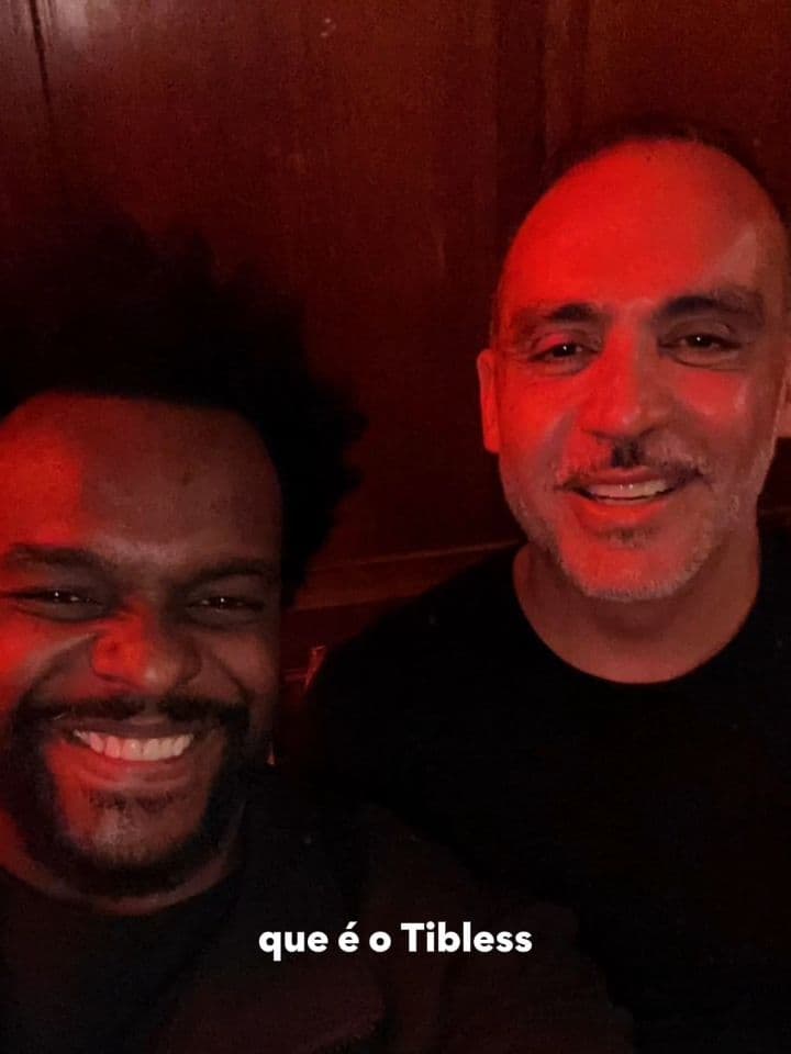 O post de hj é sobre os arranjos que tive a honra de fazer para o álbum desse talentoso amigo, o Tibless. Estilo Samba Rock , que me desafiou bastante para poder agregar nesse trabalho sensacional dele.  Abri alguns detalhes sob minha ótica de como foi o meu laboratório nas teclas e os resultados alcançados.   Falarei de duas músicas nesse último álbum dele. Espero que curtam a viagem.