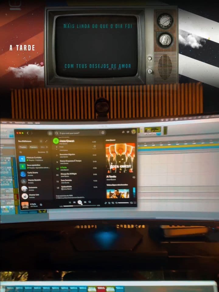 Continuando... agora vocês escutam o resultado final de "A tarde", já com a banda. A música entrou no primeiro álbum pela Sony.
