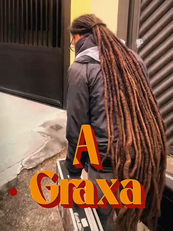 A banda é grande e se não fosse a "Graxa" tudo seria mais difícil! Esse apelido carinhoso é para o grupo de pessoas que fazem tudo acontecer antes do show! Roadie, tecnico de som, produtora de campo, diretor de palco.. acompanhe o pré show de Samuca e a Selva em Campinas/SP!